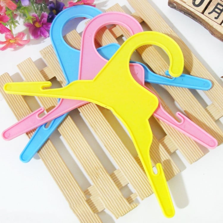 Plastic Rack for Pet Clothes Hanger for Cats and Dogs